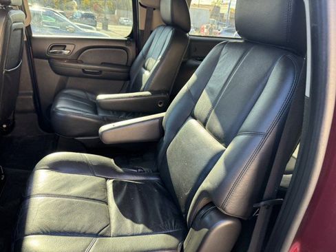 Used 2011 Chevrolet Suburban LT image 11