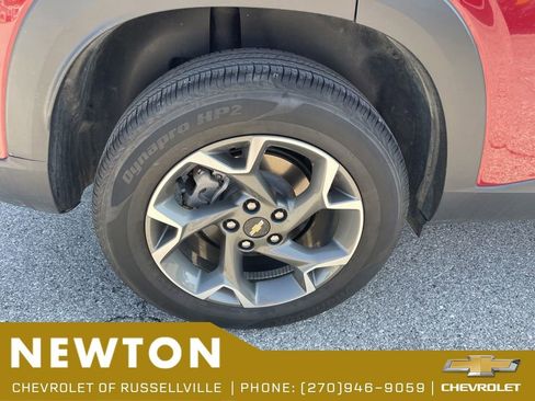 Used 2024 Chevrolet Trax LT FWD image 18