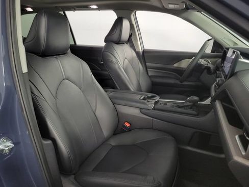 Used 2024 Toyota Grand Highlander AWD image 15