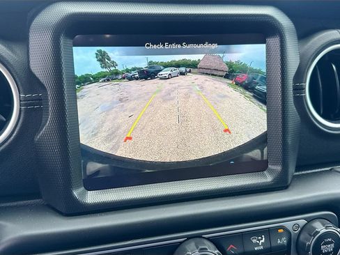 Used 2023 Jeep Wrangler Unlimited Sahara w/ Cold Weather Group AWD/4WD image 15