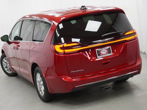 New 2026 Chrysler Pacifica Select image 11