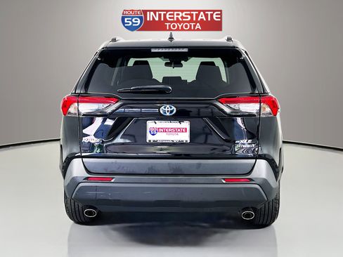 Used 2021 Toyota RAV4 XLE w/ XLE Grade Weather Package AWD/4WD image 6