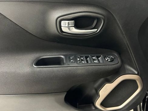 Used 2016 Jeep Renegade Latitude w/ Cold Weather Group AWD/4WD image 17