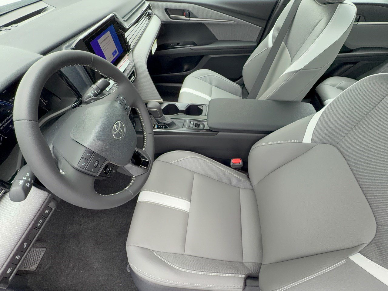 Used 2026 Toyota Camry SE FWD image 5