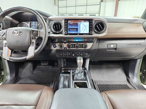 Used 2021 Toyota Tacoma Limited AWD/4WD image 28