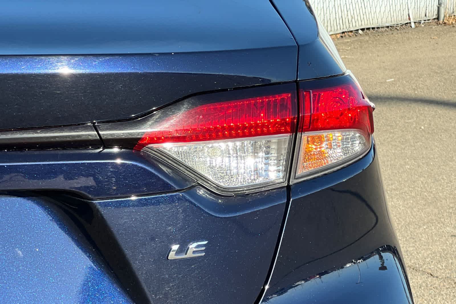 Used 2025 Toyota Corolla LE FWD image 21