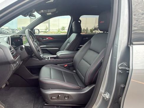Used 2025 Chevrolet Traverse Z71 AWD/4WD image 2