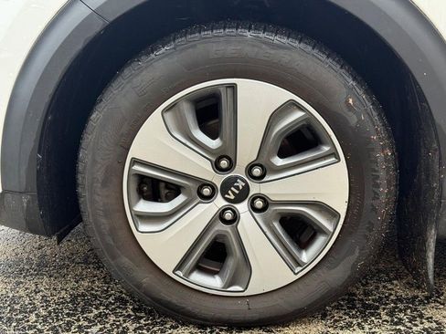 Used 2019 Kia Niro LX image 9