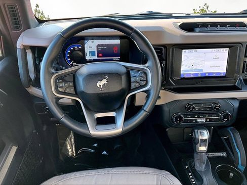 Used 2022 Ford Bronco Wildtrak image 5