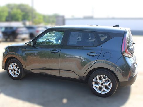 Used 2025 Kia Soul LX w/ LX Technology Package image 12