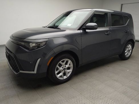 Used 2024 Kia Soul S image 2