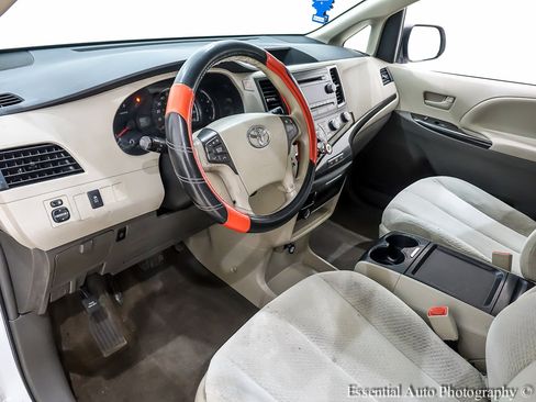 Used 2011 Toyota Sienna LE image 13