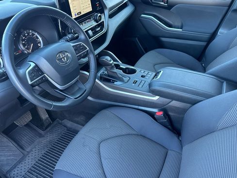 Used 2025 Toyota Highlander LE image 10