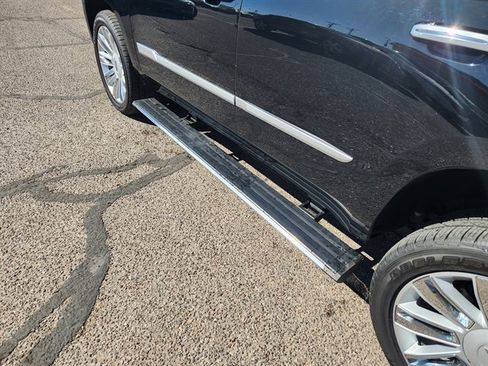 Used 2020 Cadillac Escalade Platinum image 4