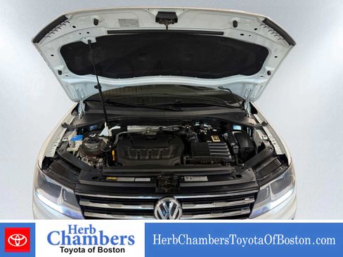 Used 2018 Volkswagen Tiguan SE w/ Panoramic Sunroof Package AWD/4WD image 8