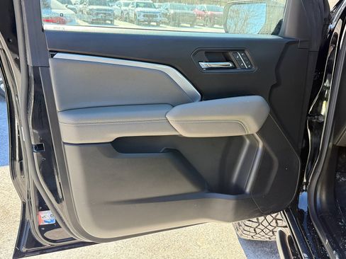 Used 2024 Chevrolet Colorado ZR2 w/ ZR2 Convenience Package III image 15