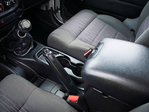 Used 2012 Jeep Wrangler Sport AWD/4WD image 21
