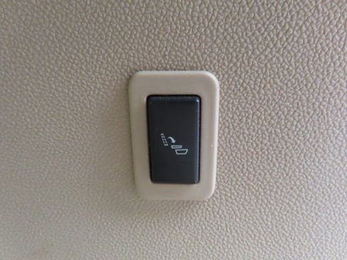 Used 2013 GMC Yukon XL Denali image 16