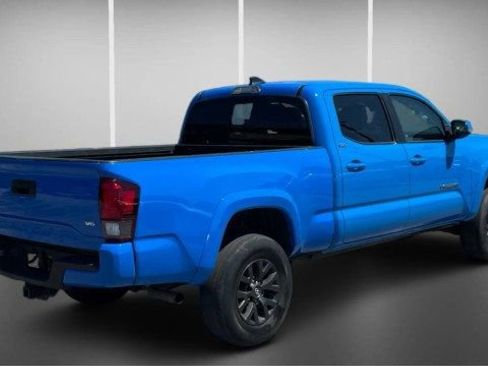 Used 2021 Toyota Tacoma SR5 w/ Technology Package AWD/4WD image 6