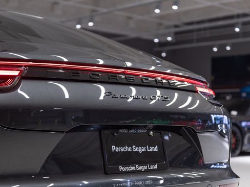 Certified 2020 Porsche Panamera GTS image 32