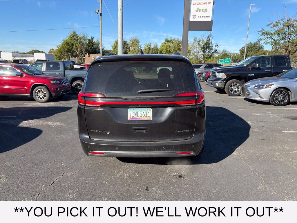 Used 2025 Chrysler Pacifica Limited FWD image 5