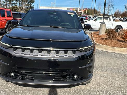 Used 2024 Jeep Wagoneer Launch Edition image 3