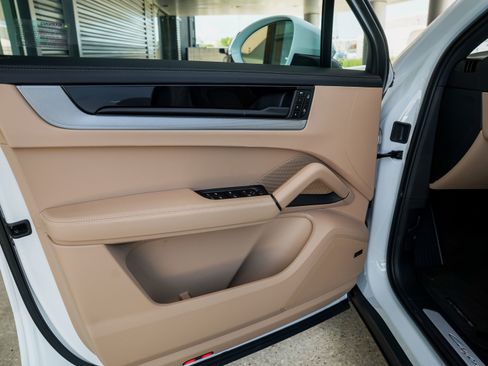 New 2025 Porsche Cayenne image 16