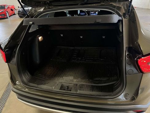 Used 2024 Chevrolet Trax LT w/ Sunroof Package image 9