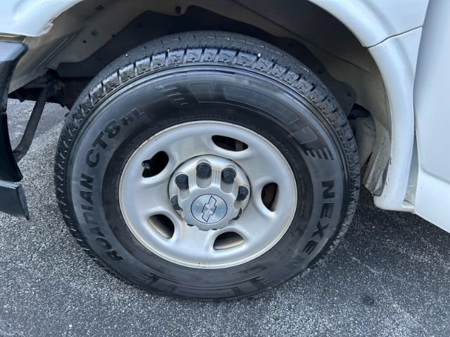 Used 2018 Chevrolet Express 2500 w/ Driver Convenience Package RWD image 39