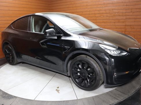 Used 2023 Tesla Model Y Long Range image 38
