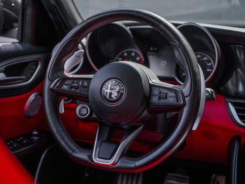 Used 2020 Alfa Romeo Giulia Ti Sport w/ Quick Order Package 22S Sport AWD/4WD image 17