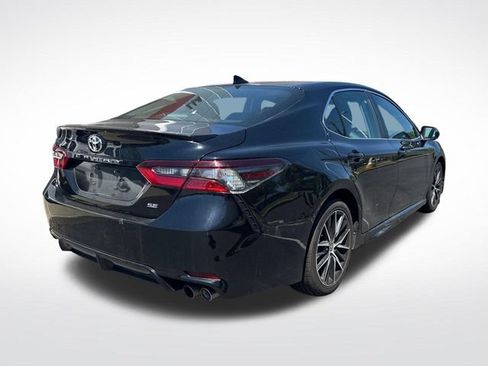 Used 2024 Toyota Camry SE FWD image 3