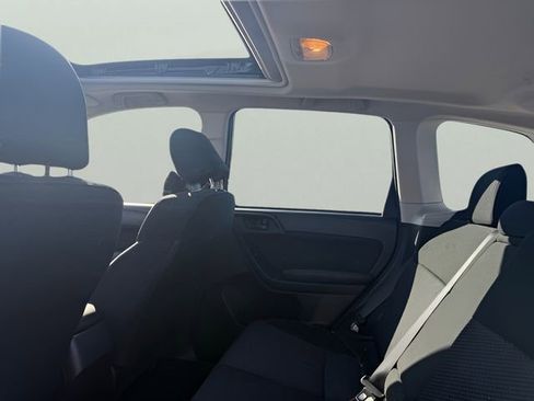 Used 2018 Subaru Forester 2.5i Premium w/ All-Weather Package image 10