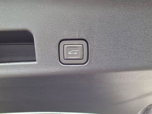 Used 2025 GMC Acadia Elevation w/ Elevation Premium Package FWD image 7
