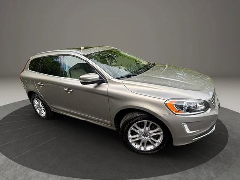 Used 2016 Volvo XC60 T5 Premier w/ Proximity Package FWD image 40