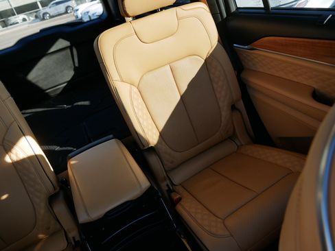 Used 2025 Jeep Grand Cherokee L Summit image 14