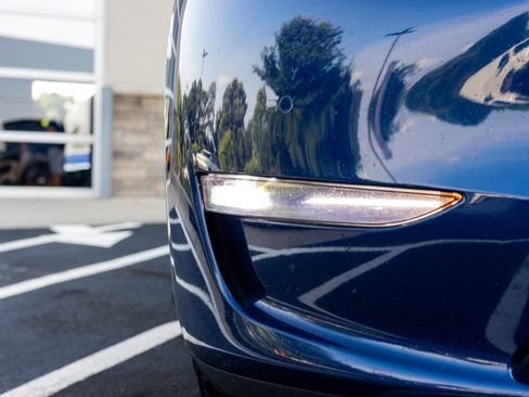Used 2022 Tesla Model Y Long Range AWD/4WD image 9