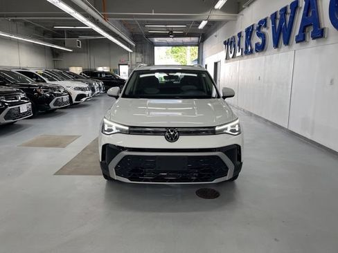 Used 2025 Volkswagen Taos SEL AWD/4WD image 6