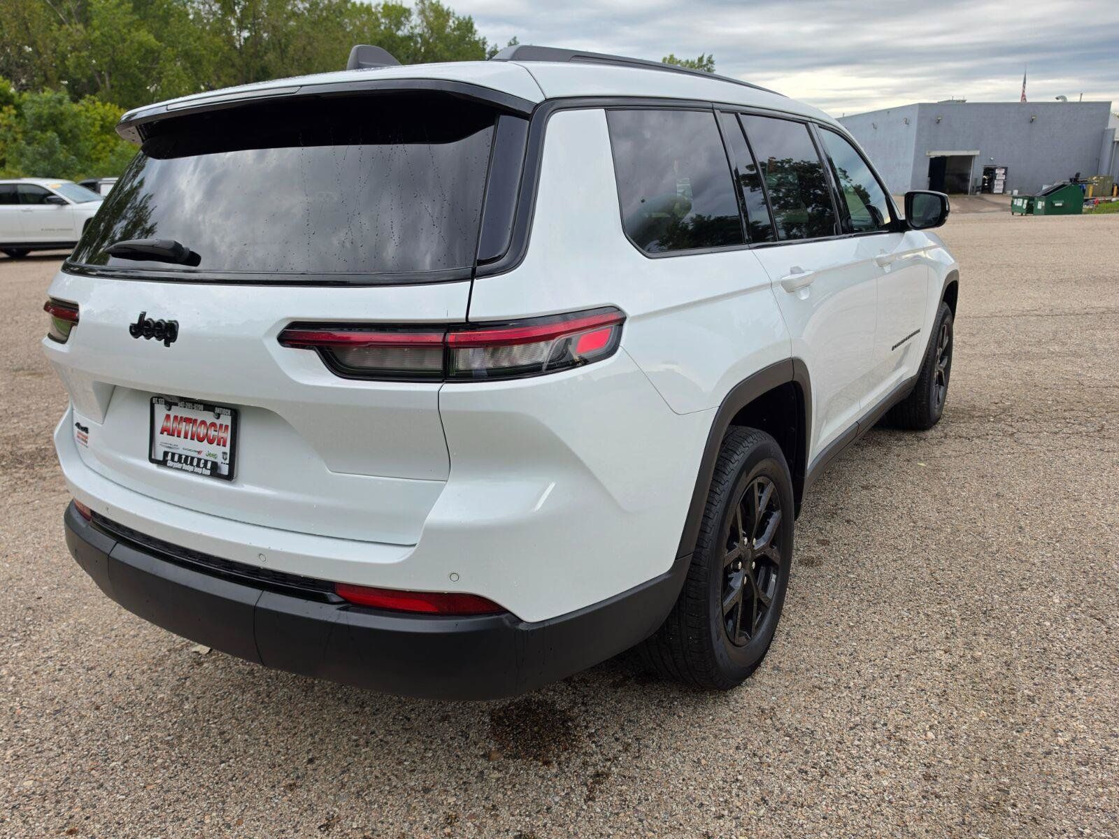 Used 2025 Jeep Grand Cherokee L Altitude AWD/4WD image 18