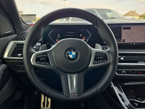 Used 2024 BMW X7 xDrive40i w/ M Sport Package AWD/4WD image 22