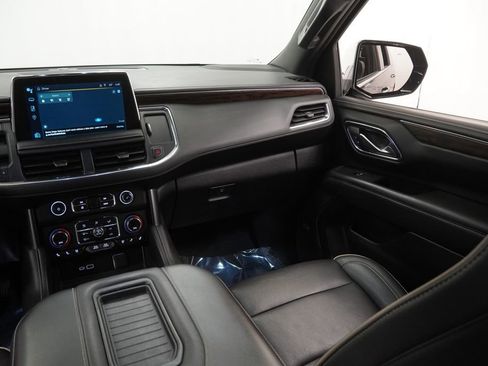 Used 2024 Chevrolet Suburban Premier image 29