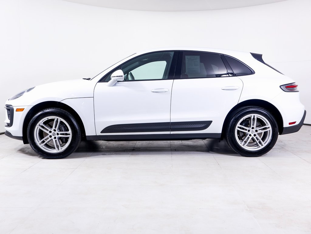 Used 2025 Porsche Macan AWD/4WD image 2