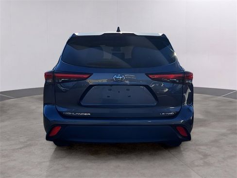Used 2023 Toyota Highlander LE image 5
