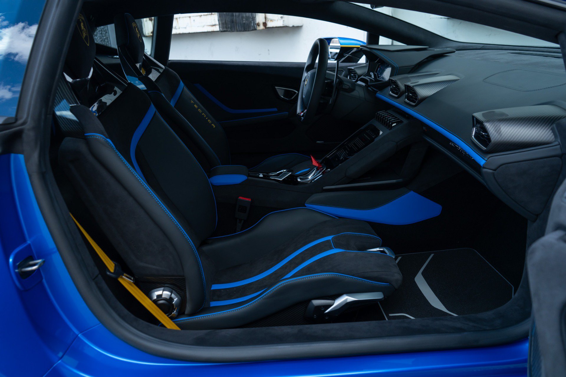 Used 2023 Lamborghini Huracan Tecnica RWD image 18
