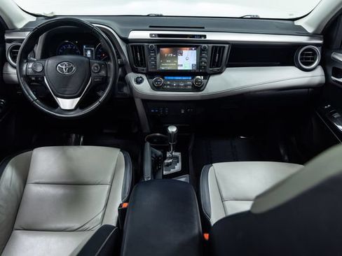 Used 2018 Toyota RAV4 Limited FWD image 21