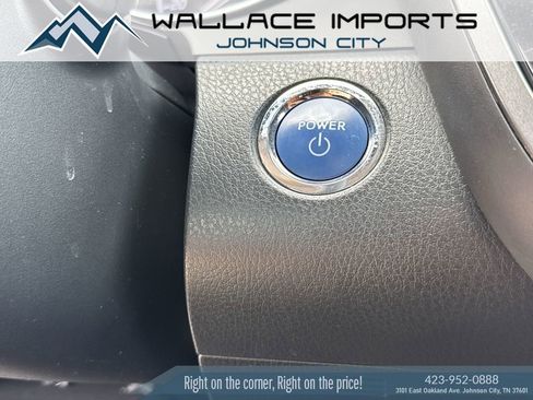 Used 2020 Toyota Camry XLE image 21