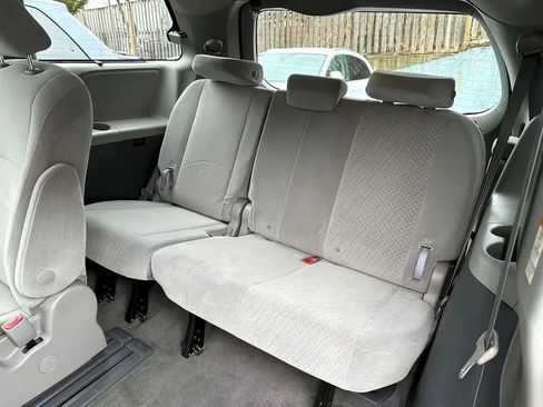 Used 2018 Toyota Sienna LE FWD image 22