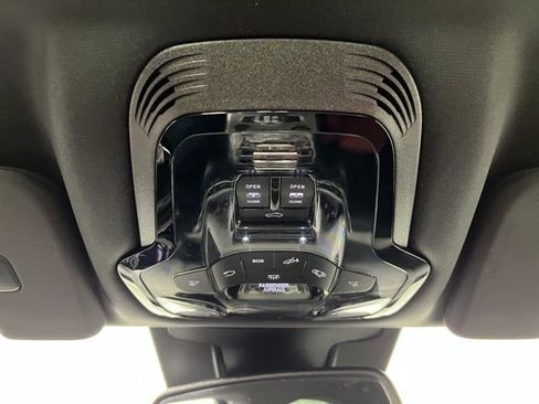 Used 2023 Alfa Romeo Stelvio Veloce image 36