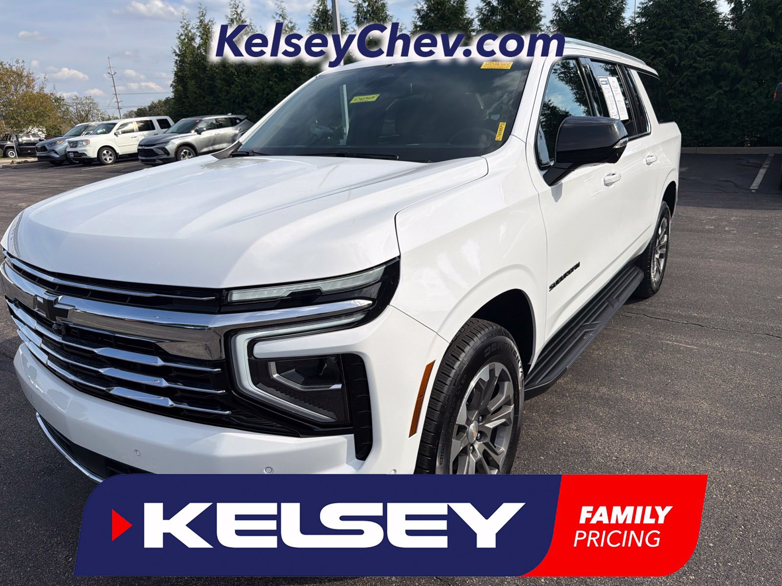 Used 2025 Chevrolet Suburban LT w/ Comfort Package AWD/4WD image 1