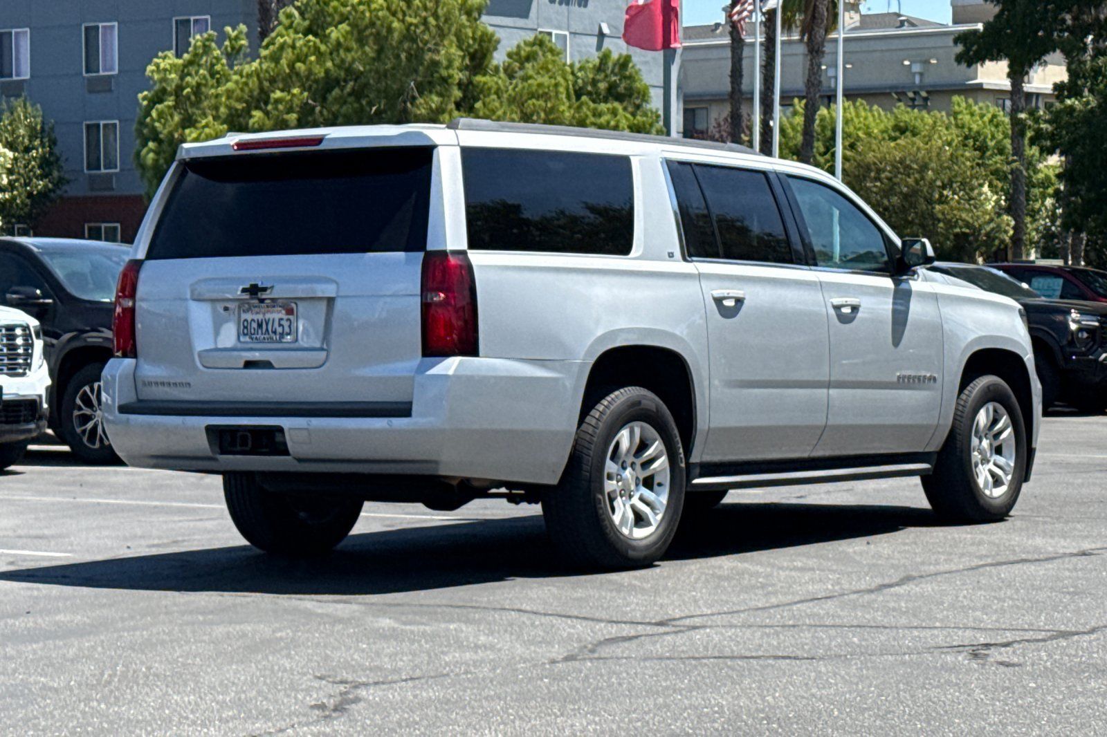 Used 2019 Chevrolet Suburban LT w/ Luxury Package AWD/4WD image 5